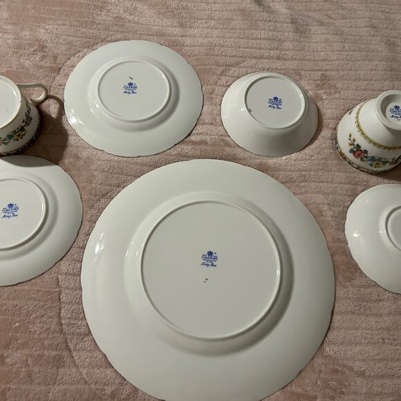 Coalport Ming Rose (4) Place Settings w/ (8) Pieces in Each Setting - Picture 6 of 6